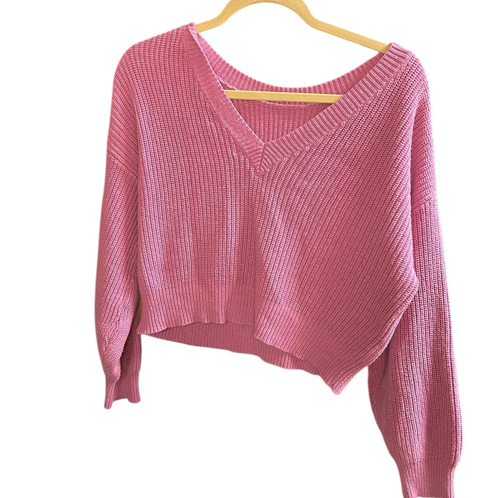 Everyday Cropped V-Neck Sweater in Rose Pink